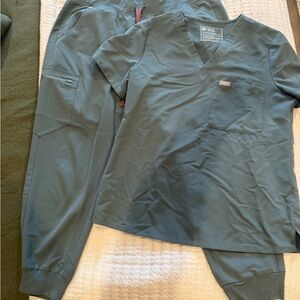 FIGS Green Scrub Set